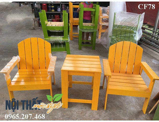 Rực rỡ với sắc vàng sôi động trong thiết kế mẫu bàn ghế gỗ cafe CF78-noithatmocstyle.com