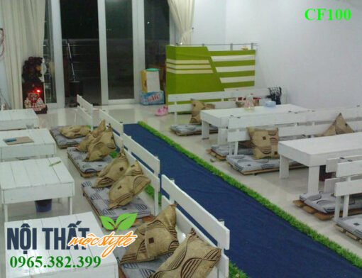 Bàn ghế cafe với tông màu trắng trẻ trung, năng động
